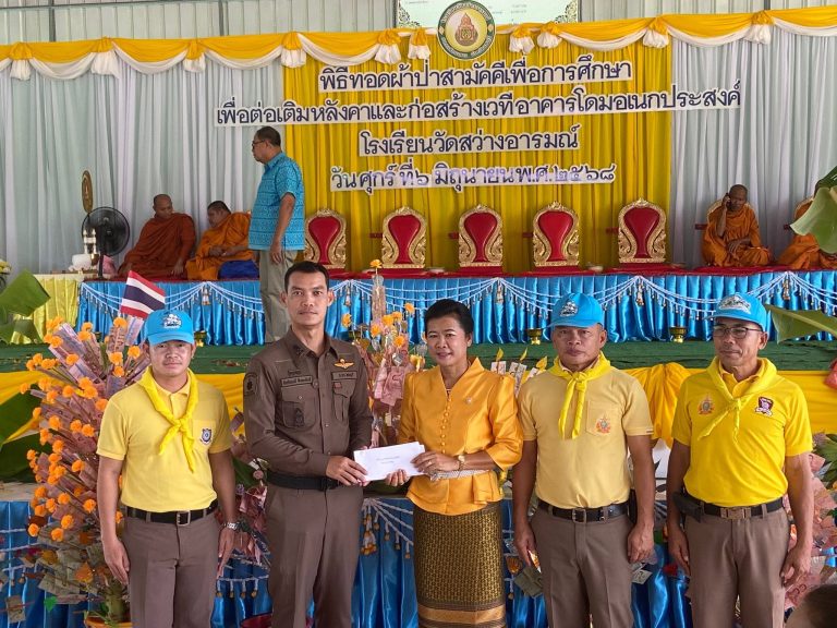 เข้าร่วมพิธีทอดผ้าป่าสามัคคี