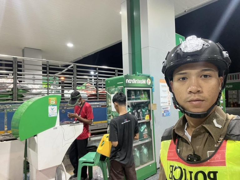 ให้ความช่วยเหลือรถยนต์ ว.18 รถ ยนต์น้ำมันหมด